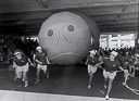 1989 Press Photo Bubbles the Hippo in Battle of Flowers Parade at Fiesta